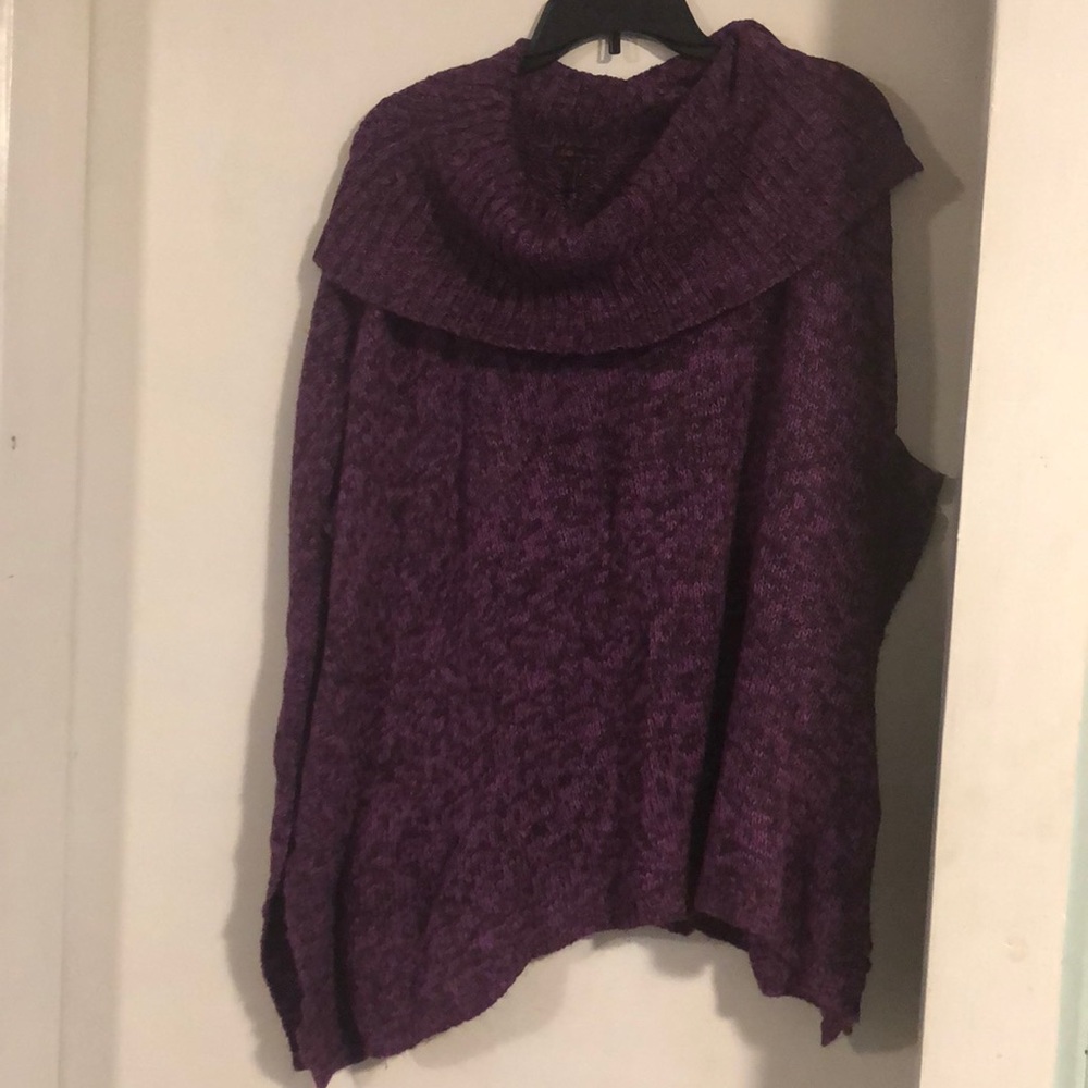 Poncho sweater. Purple knit. Size L